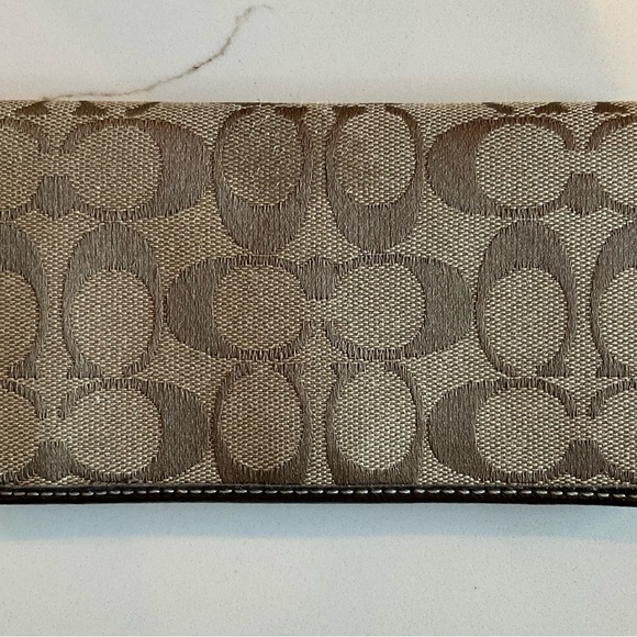 Coach- Check Book Case- Coach Monogram/ Wallet - Picture 5 of 9